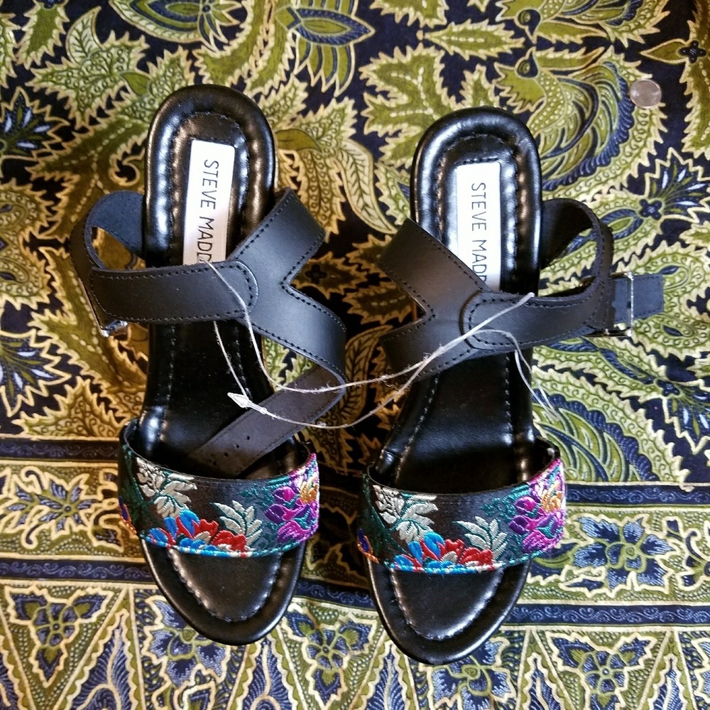 Steve Madden Black Flower Print Wooden Heel Size 7